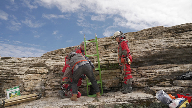 Ngỡ ngàng phát hiện 100 bộ xương người trong hang động Tây Tạng - Hình 10 Ngo ngang phat hien 100 bo xuong nguoi trong hang dong Tay Tang-Hinh-10