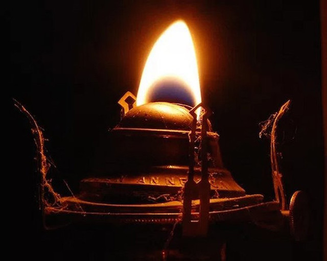 Giải mã bí ẩn ngọn đèn cháy sáng ngàn năm trong cổ mộ - Hình 11 Giai ma bi an ngon den chay sang ngan nam trong co mo-Hinh-11