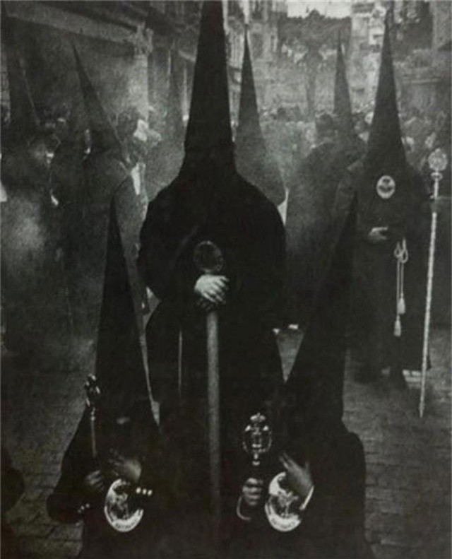 Những bức ảnh kỳ lạ bí ẩn khiến chuyên gia cũng bó tay - Hình 4 Nhung buc anh ky la bi an khien chuyen gia cung bo tay-Hinh-4