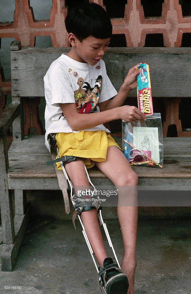 Dấu ấn Việt Nam cực mộc mạc những năm 1993 - 1994 - Hình 18 Dau an Viet Nam cuc moc mac nhung nam 1993 - 1994-Hinh-18