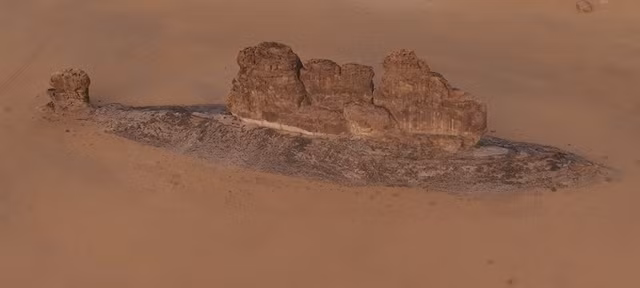 Bat ngo khoi da hinh con ca khong lo troi len giua sa mac Saudi-Hinh-8