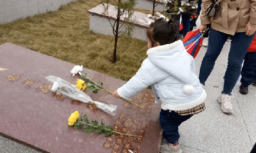 Lưu ý 6 địa điểm không nên đưa trẻ tới - Hình 2 Luu y 6 dia diem khong nen dua tre toi-Hinh-2