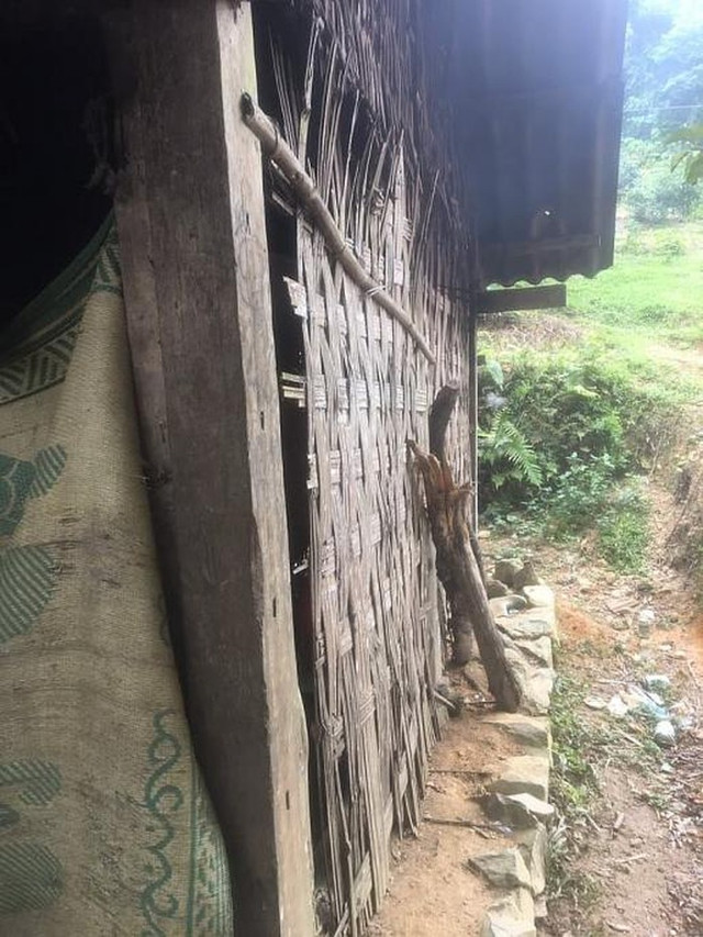 Nguoi dan ong bi to mo phim nong cho be gai 13 tuoi xem roi gio tro doi bai-Hinh-2