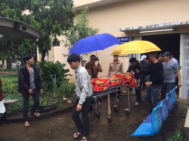 No sung trong dem o Gia Lai, 1 nguoi chet tai cho