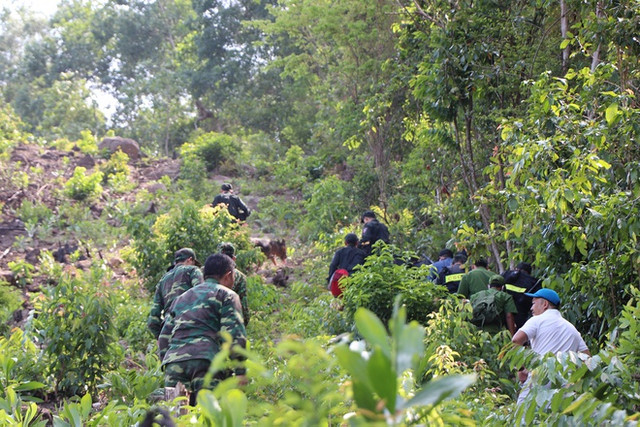 Đề xuất được tiêu diệt tên sát nhân vượt ngục đang lẩn trốn ở núi Hải Vân - Hình 4 De xuat duoc tieu diet ten sat nhan vuot nguc dang lan tron o nui Hai Van-Hinh-4