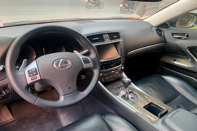 Can canh Lexus IS 2010 doi cu gia van gan 1 ty o Sai Gon-Hinh-5