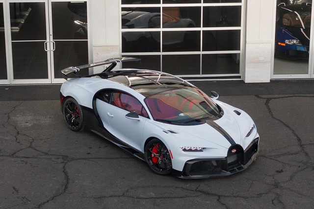 Cận cảnh Bugatti Chiron Pur Sport giá hơn 80 tỷ đồng Can canh Bugatti Chiron Pur Sport gia hon 80 ty dong