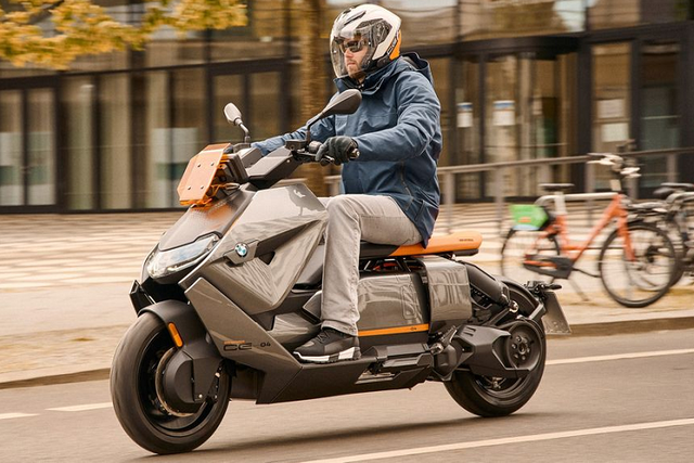 Cận cảnh chiếc xe máy điện có giá tới hơn 270 triệu đồng Can canh chiec xe may dien co gia toi hon 270 trieu dong