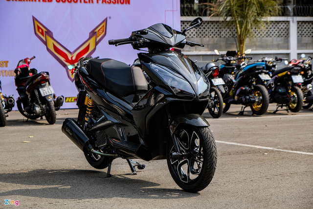 Ngắm dàn xe ga độ khủng, đắt tiền của dân chơi Sài Gòn - Hình 7 Ngam dan xe ga do khung, dat tien cua dan choi Sai Gon-Hinh-7