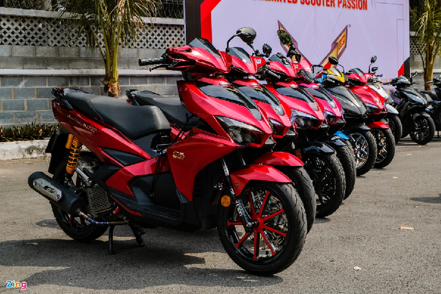 Ngắm dàn xe ga độ khủng, đắt tiền của dân chơi Sài Gòn - Hình 6 Ngam dan xe ga do khung, dat tien cua dan choi Sai Gon-Hinh-6