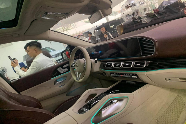 Vợ chồng kinh doanh lan đột biến chi 16 tỷ mua Mercedes-Maybach GLS - Hình 4 Vo chong kinh doanh lan dot bien chi 16 ty mua Mercedes-Maybach GLS-Hinh-4