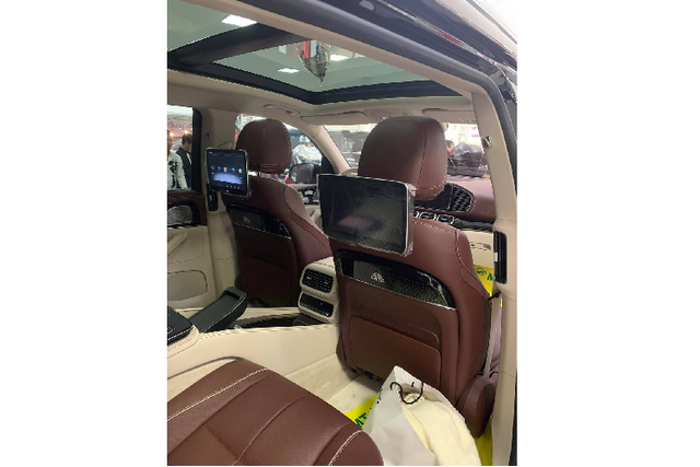 Vợ chồng kinh doanh lan đột biến chi 16 tỷ mua Mercedes-Maybach GLS - Hình 5 Vo chong kinh doanh lan dot bien chi 16 ty mua Mercedes-Maybach GLS-Hinh-5