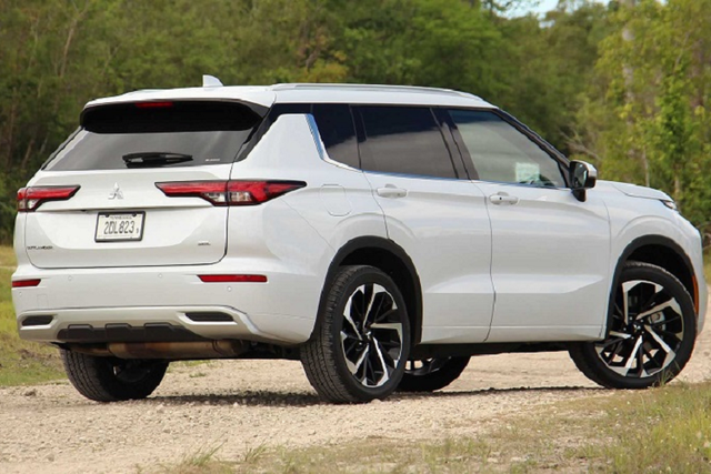 Mitsubishi Outlander 2022 top an toan co gia tu 621 trieu dong tai My-Hinh-4