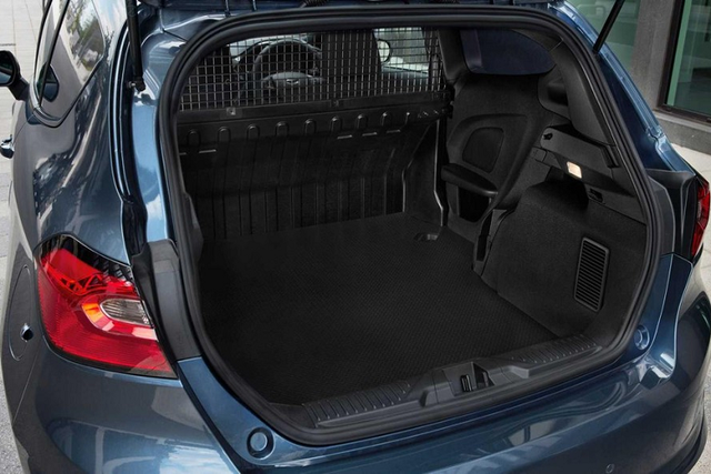Chi tiết xe chở hàng giá rẻ Ford Fiesta Van 2022 - Hình 6 Chi tiet xe cho hang gia re Ford Fiesta Van 2022-Hinh-6