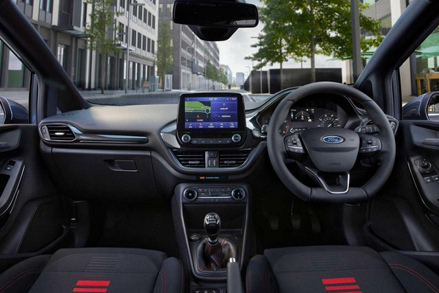 Chi tiết xe chở hàng giá rẻ Ford Fiesta Van 2022 - Hình 3 Chi tiet xe cho hang gia re Ford Fiesta Van 2022-Hinh-3