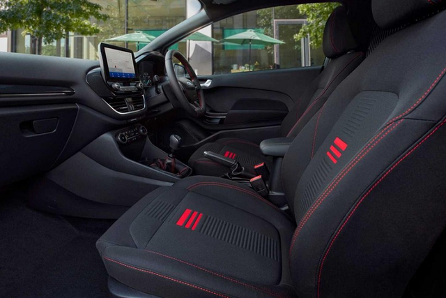 Chi tiết xe chở hàng giá rẻ Ford Fiesta Van 2022 - Hình 2 Chi tiet xe cho hang gia re Ford Fiesta Van 2022-Hinh-2