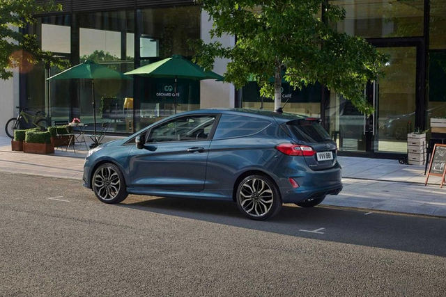 Chi tiết xe chở hàng giá rẻ Ford Fiesta Van 2022 - Hình 7 Chi tiet xe cho hang gia re Ford Fiesta Van 2022-Hinh-7