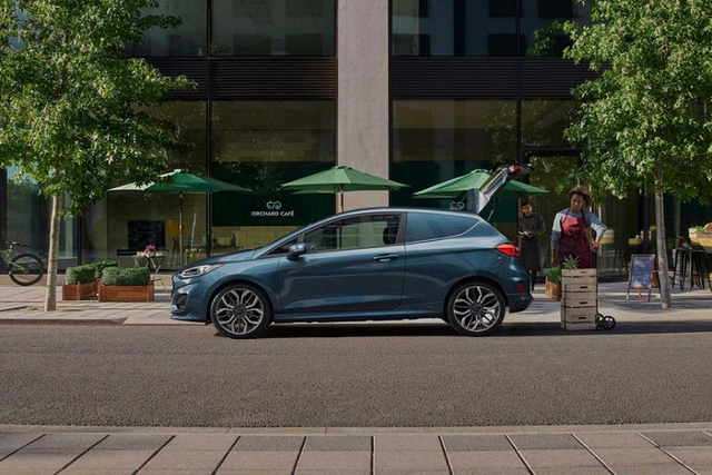Chi tiết xe chở hàng giá rẻ Ford Fiesta Van 2022 - Hình 5 Chi tiet xe cho hang gia re Ford Fiesta Van 2022-Hinh-5