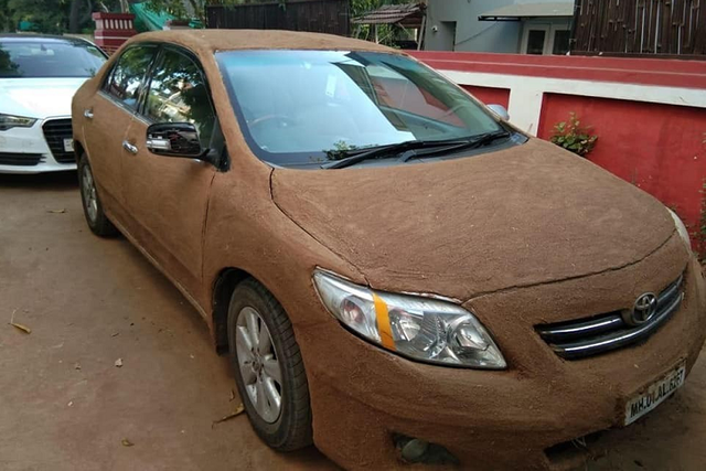 Hài hước Hyundai i20 Elite “mặc áo” phân bò để... chống nóng và trang trí - Hình 6 Hai huoc Hyundai i20 Elite “mac ao” phan bo de... chong nong va trang tri-Hinh-6
