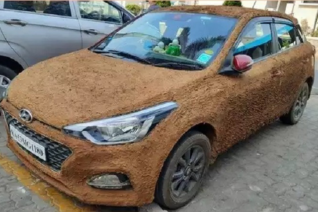 Hài hước Hyundai i20 Elite “mặc áo” phân bò để... chống nóng và trang trí - Hình 2 Hai huoc Hyundai i20 Elite “mac ao” phan bo de... chong nong va trang tri-Hinh-2