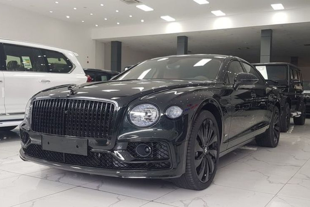 Cận cảnh siêu xe Bentley Flying Spur First Edition ở Hà Nội Can canh sieu xe Bentley Flying Spur First Edition o Ha Noi