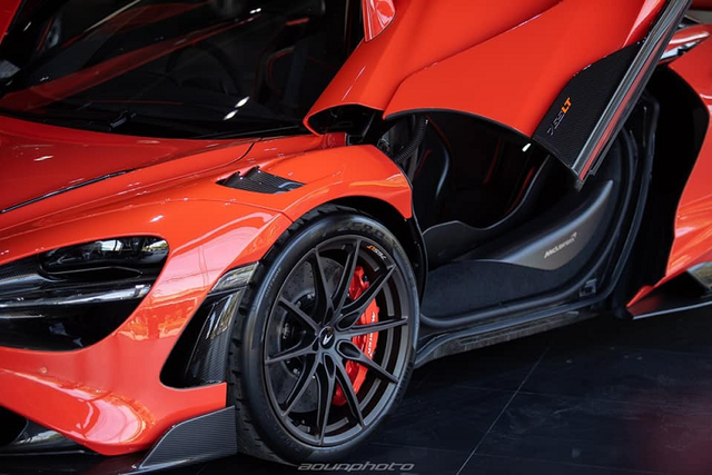 Siêu xe giới hạn McLaren 765LT giá hơn 35 tỷ đồng tại Thái Lan - Hình 3 Sieu xe gioi han McLaren 765LT gia hon 35 ty dong tai Thai Lan-Hinh-3