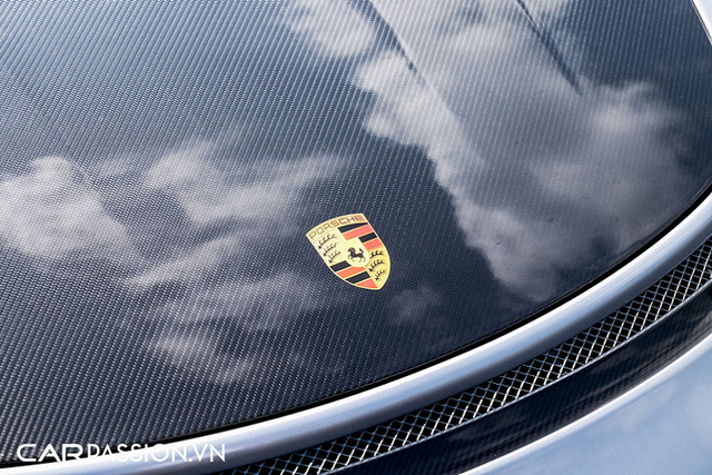 Xuất hiện siêu xe Porsche 911 GT2 RS của ông Đặng Lê Nguyên Vũ - Hình 4 Xuat hien sieu xe Porsche 911 GT2 RS cua ong Dang Le Nguyen Vu-Hinh-4