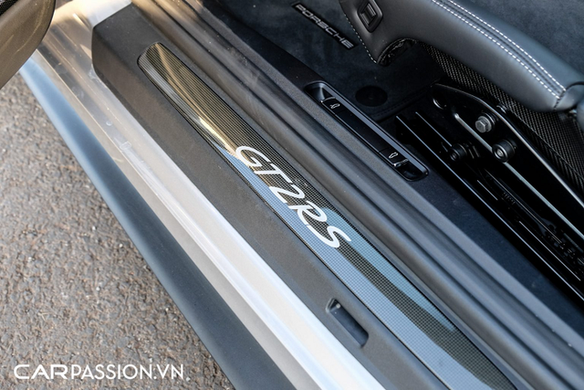 Xuất hiện siêu xe Porsche 911 GT2 RS của ông Đặng Lê Nguyên Vũ - Hình 8 Xuat hien sieu xe Porsche 911 GT2 RS cua ong Dang Le Nguyen Vu-Hinh-8