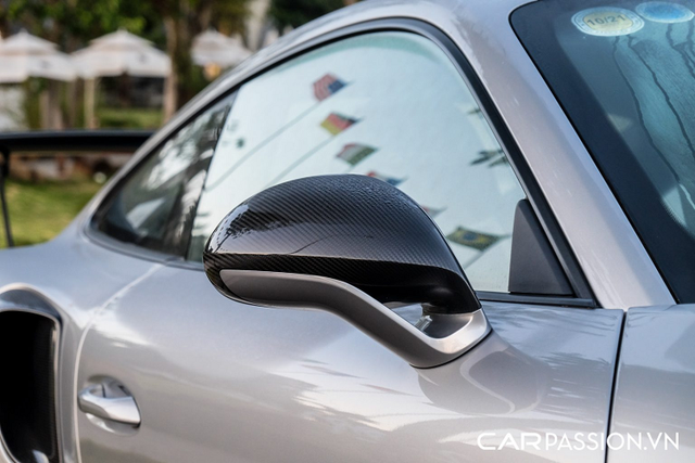 Xuất hiện siêu xe Porsche 911 GT2 RS của ông Đặng Lê Nguyên Vũ - Hình 3 Xuat hien sieu xe Porsche 911 GT2 RS cua ong Dang Le Nguyen Vu-Hinh-3