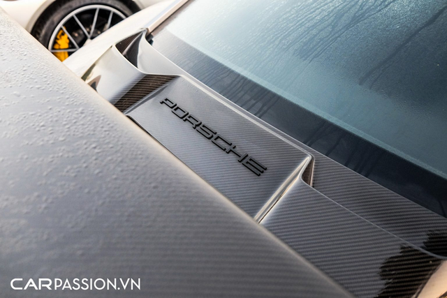 Xuất hiện siêu xe Porsche 911 GT2 RS của ông Đặng Lê Nguyên Vũ - Hình 9 Xuat hien sieu xe Porsche 911 GT2 RS cua ong Dang Le Nguyen Vu-Hinh-9