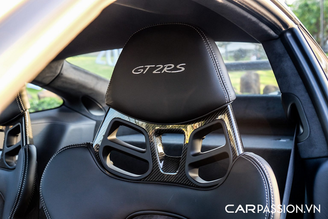 Xuất hiện siêu xe Porsche 911 GT2 RS của ông Đặng Lê Nguyên Vũ - Hình 7 Xuat hien sieu xe Porsche 911 GT2 RS cua ong Dang Le Nguyen Vu-Hinh-7