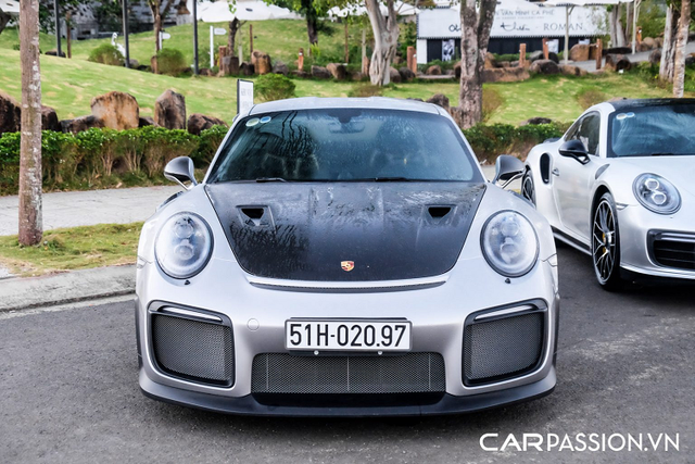 Xuất hiện siêu xe Porsche 911 GT2 RS của ông Đặng Lê Nguyên Vũ - Hình 12 Xuat hien sieu xe Porsche 911 GT2 RS cua ong Dang Le Nguyen Vu-Hinh-12