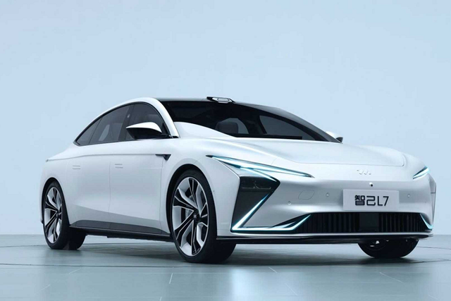 Cận cảnh xe điện Trung Quốc xạc không dây Can canh xe dien Trung Quoc xac khong day