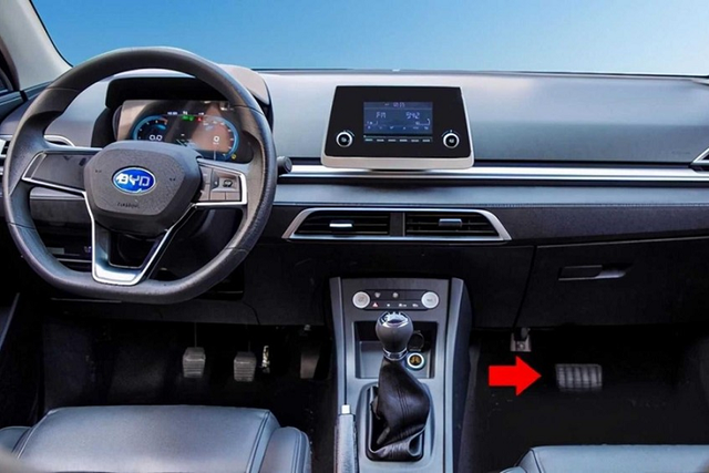 Chi tiết BYD e3 chạy điện có hộp số sàn chỉ 470 triệu đồng - Hình 4 Chi tiet BYD e3 chay dien co hop so san chi 470 trieu dong-Hinh-4