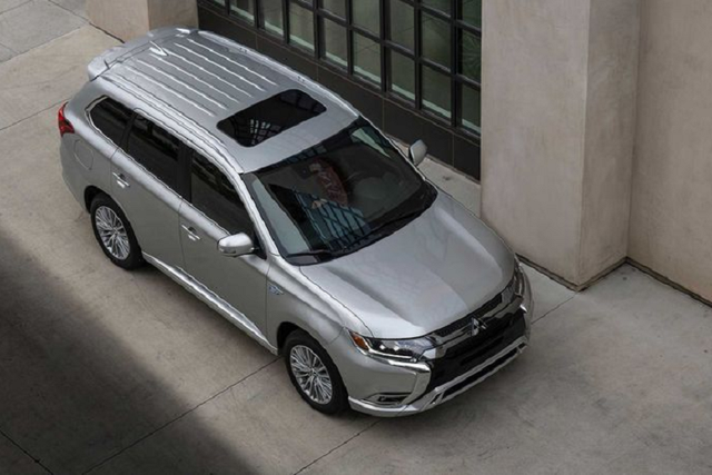 Điểm đặc biệt của Mitsubishi Outlander PHEV 2021 giá từ 967 triệu đồng - Hình 2 Diem dac biet cua Mitsubishi Outlander PHEV 2021 gia tu 967 trieu dong-Hinh-2