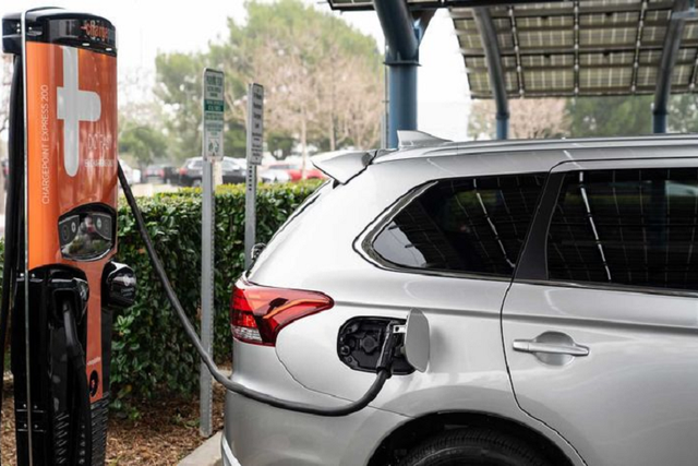 Điểm đặc biệt của Mitsubishi Outlander PHEV 2021 giá từ 967 triệu đồng - Hình 3 Diem dac biet cua Mitsubishi Outlander PHEV 2021 gia tu 967 trieu dong-Hinh-3