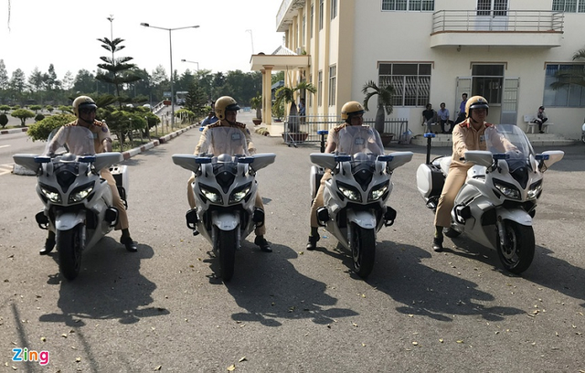 Siêu môtô Yamaha 1300 phân khối ở An Giang chỉ dùng để dẫn đoàn - Hình 2 Sieu moto Yamaha 1300 phan khoi o An Giang chi dung de dan doan-Hinh-2