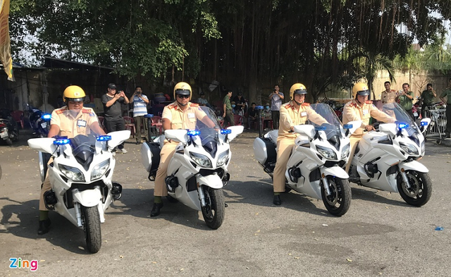 Siêu môtô Yamaha 1300 phân khối ở An Giang chỉ dùng để dẫn đoàn Sieu moto Yamaha 1300 phan khoi o An Giang chi dung de dan doan