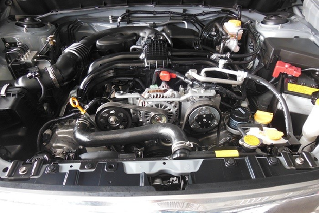 Mẹo vệ sinh khoang máy ôtô vừa sạch vừa nhanh - Hình 2 Meo ve sinh khoang may oto vua sach vua nhanh-Hinh-2