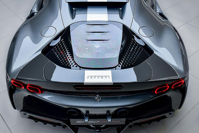 Ngắm siêu xe Ferrari SF90 hơn 22 tỷ đồng của đại gia Hồng Kông đầu - Hình 3 Ngam sieu xe Ferrari SF90 hon 22 ty dong cua dai gia Hong Kong dau-Hinh-3