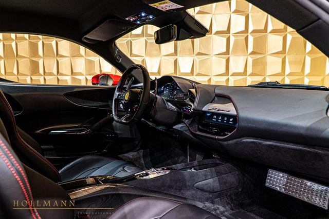 Ngắm siêu xe Ferrari SF90 hơn 22 tỷ đồng của đại gia Hồng Kông đầu - Hình 4 Ngam sieu xe Ferrari SF90 hon 22 ty dong cua dai gia Hong Kong dau-Hinh-4