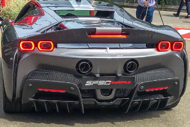 Ngắm siêu xe Ferrari SF90 hơn 22 tỷ đồng của đại gia Hồng Kông đầu - Hình 8 Ngam sieu xe Ferrari SF90 hon 22 ty dong cua dai gia Hong Kong dau-Hinh-8