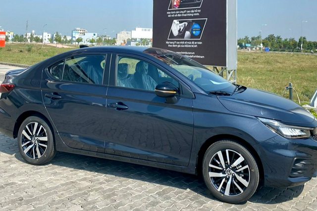 Khách bức xúc tố đại lý bán Honda City kiểu “bia kèm lạc” - Hình 7 Khach buc xuc to dai ly ban Honda City kieu “bia kem lac”-Hinh-7