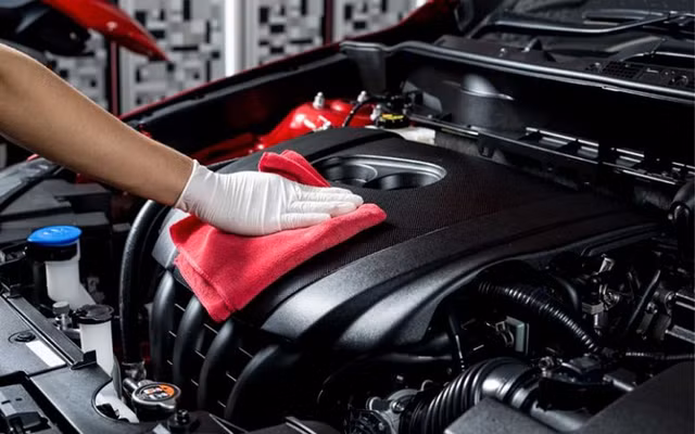 Meo ve sinh khoang may oto don gian-Hinh-5