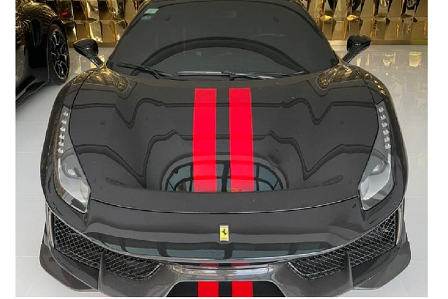 Cận cảnh siêu xe Ferrari 488 Pista và SF90 Stradale của đại gia Campuchia Can canh sieu xe Ferrari 488 Pista va SF90 Stradale cua dai gia Campuchia