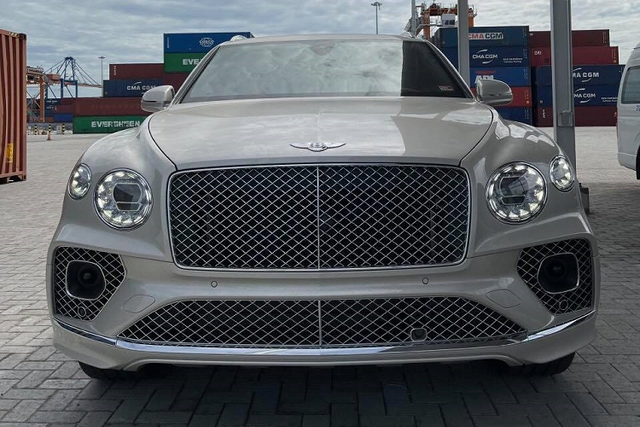 Chi tiết siêu xe Bentley Bentayga V8 giá hơn 15 tỷ đồng Chi tiet sieu xe Bentley Bentayga V8 gia hon 15 ty dong
