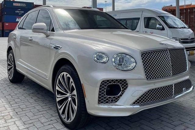 Chi tiết siêu xe Bentley Bentayga V8 giá hơn 15 tỷ đồng - Hình 2 Chi tiet sieu xe Bentley Bentayga V8 gia hon 15 ty dong-Hinh-2