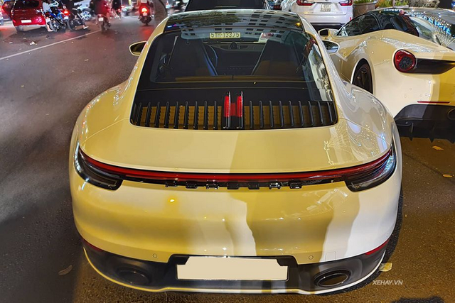 Ngắm Ferrari 488 GTB và Porsche 911 chục tỷ khoe dáng ở Sài Gòn - Hình 6 Ngam Ferrari 488 GTB va Porsche 911 chuc ty khoe dang o Sai Gon-Hinh-6