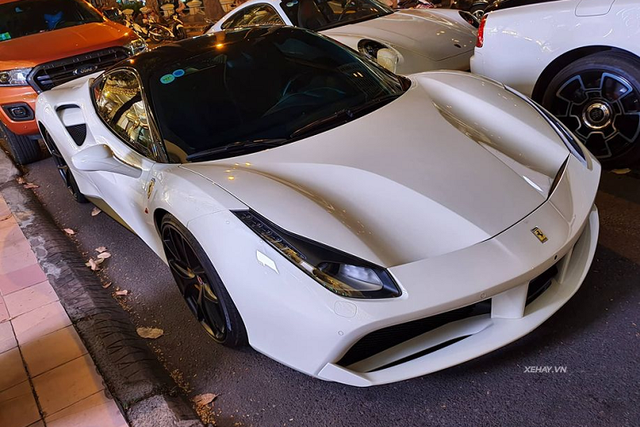 Ngắm Ferrari 488 GTB và Porsche 911 chục tỷ khoe dáng ở Sài Gòn Ngam Ferrari 488 GTB va Porsche 911 chuc ty khoe dang o Sai Gon