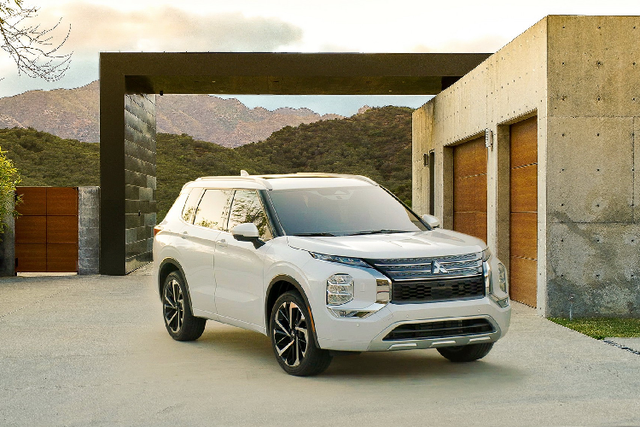 Cận cảnh Mitsubishi Outlander mới giá hơn 620 triệu đồng Can canh Mitsubishi Outlander moi gia hon 620 trieu dong